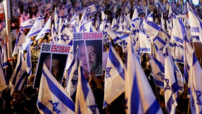 جانب من المظاهرات التي جابت مدنًا عدة في إسرائيل - رويترز