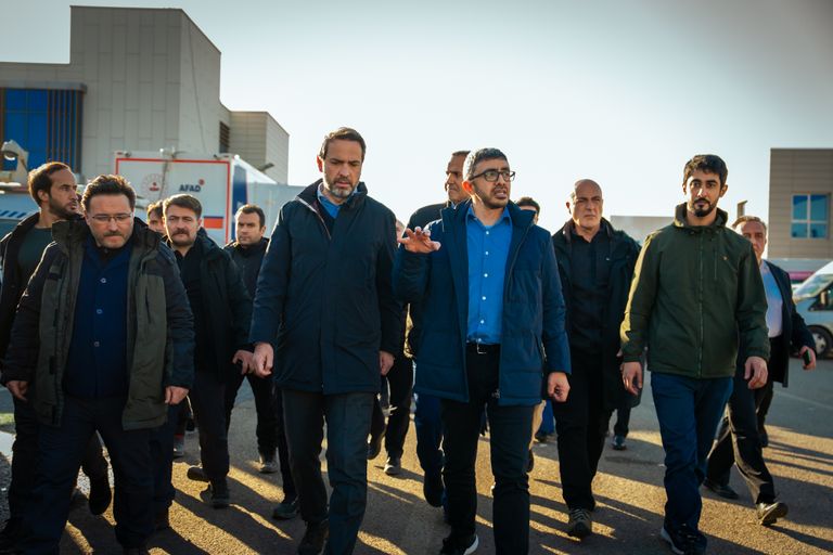  الشيخ عبدالله بن زايد آل نهيان مع فريق الإمارات للبحث والإنقاذ في تركيا 