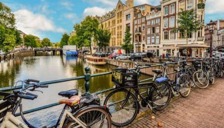 أمستردام تمنع الحافلات السياحية