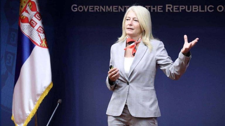 يلينا بيجوفيتش وزيرة العلوم والتطوير التكنولوجي والابتكار في صربيا