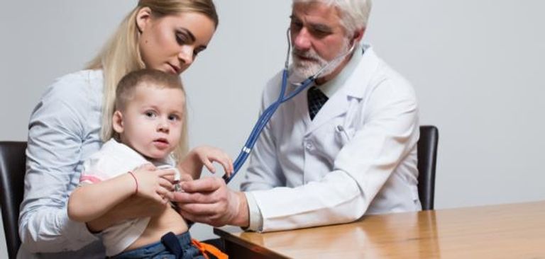 صبي يحصل على أحد اللقاحات- أرشيفية