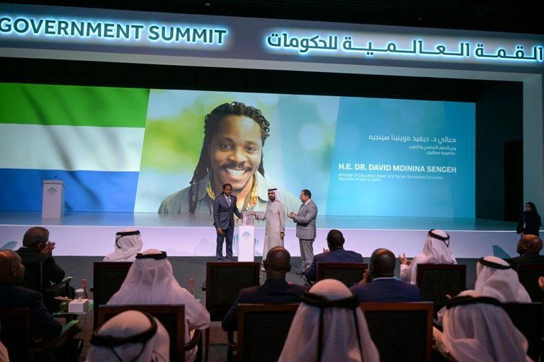 تكريم وزير تعليم سيراليون بجائزة 