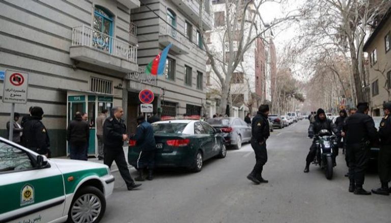 الأمن الإيراني يحيط بمقر سفارة أذربيجان في طهران - أرشيفية