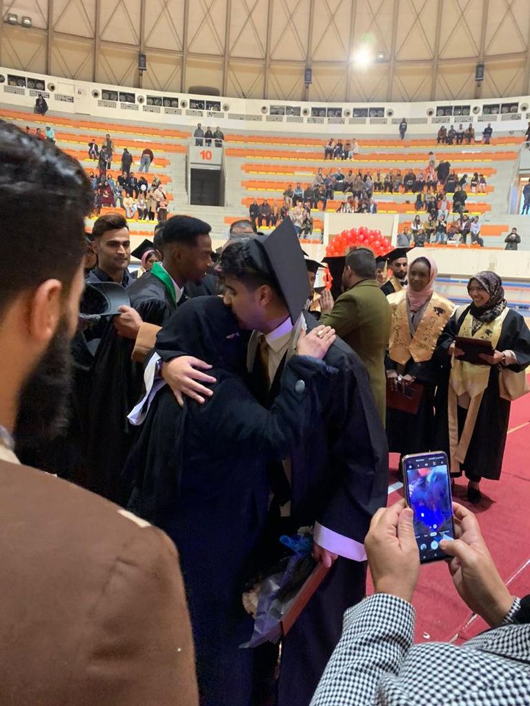 الابن رفقة والديه