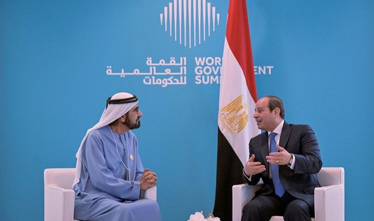 الشيخ محمد بن راشد آل مكتوم خلال استقباله الرئيس المصري الشيخ محمد بن زايد آل نهيان والرئيس المصري عبدالفتاح السيسي