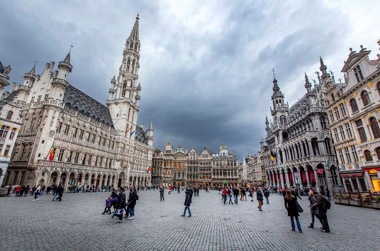 ميدان "Grand Place" أحد أماكن السياحة في بروج السياحة في بروج… 5 بقاع بقلب فينيسيا الشمال