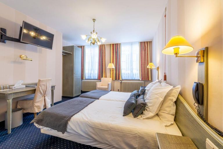 فندق ذا بلاك سوان أحد أفضل الفنادق في بروج السياحة في بروج… 5 بقاع بقلب فينيسيا الشمال