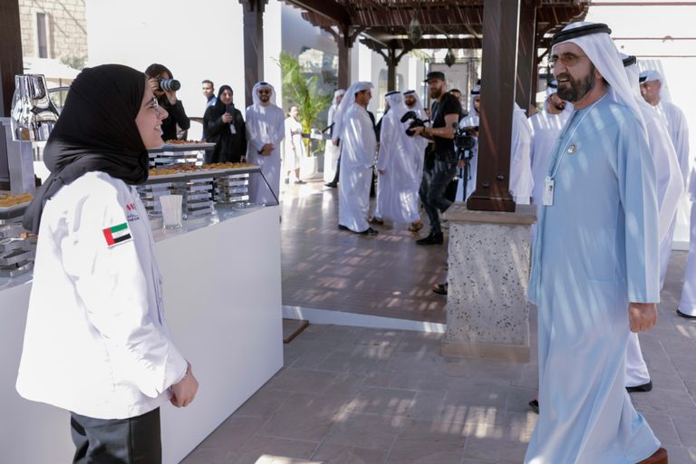 الشيخ محمد بن راشد آل مكتوم يستمع إلى عائشة العبيدلي