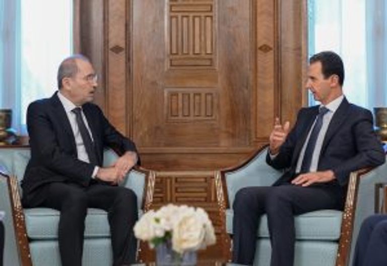 الرئيس الأسد خلال استقباله وزير الخارجية الأردني الرئيس السوري خلال استقباله وزير الخارجية الأردني