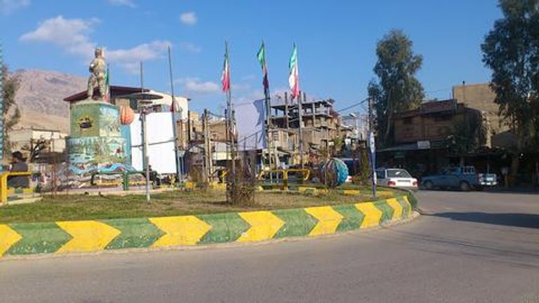 ساحة كوبوتران (الباسيج سابقاً) في مدينة دهلران بابك محمدي أوندي حاكم إيلام غربي إيران المستقيل