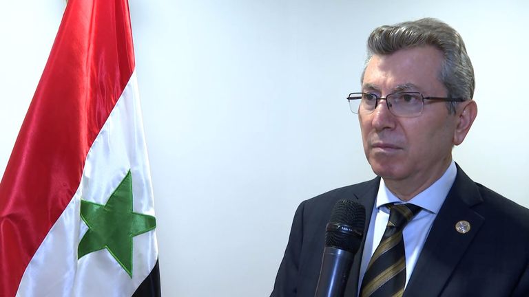 الدكتور غسان عباس سفير الجمهورية العربية السورية لدى دولة الإمارات جانب من المساعدات الإماراتية لمتضرري زلزال سوريا