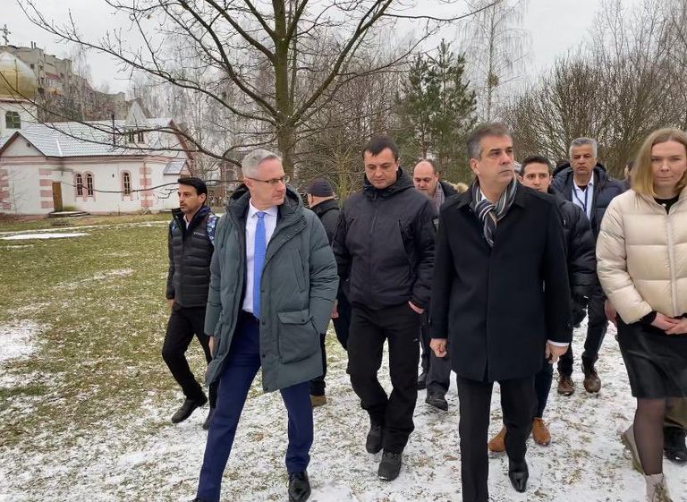 جانب من وصول إيلي كوهين إلى بولندا قبيل زيارته لكييف