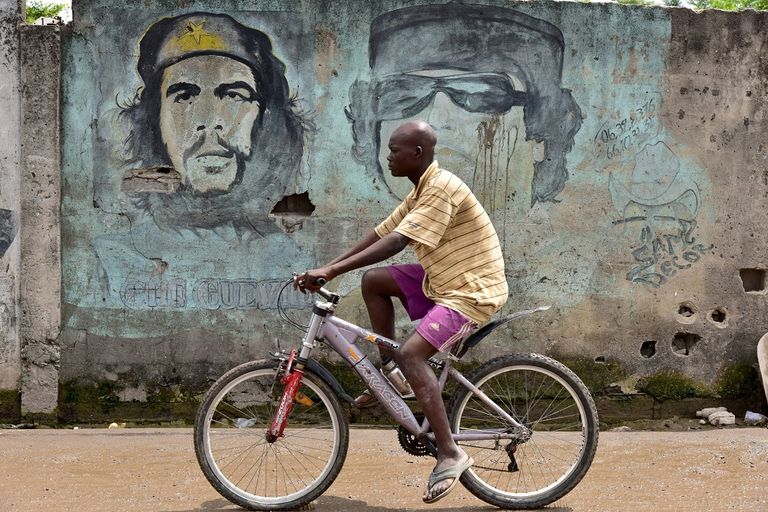 جانب من بعض مؤيدي القذافي - أرشيفية