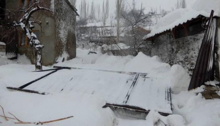طاجيكستان كثيرا ما تشهد كوارث طبيعية مثل الانهيارات الثلجية والانهيارات الأرضية