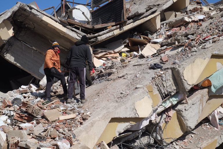 تدريب للأطفال على التصرف وقت الزلازل