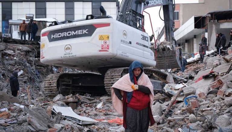 إحدى الناجيات من زلزال تركيا- أرشيفية