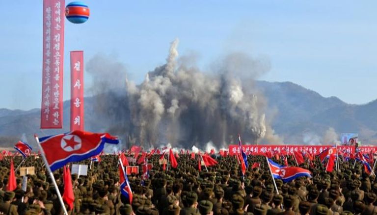 حشد من الجنود خلال فعالية في كوريا الشمالية - رويترز