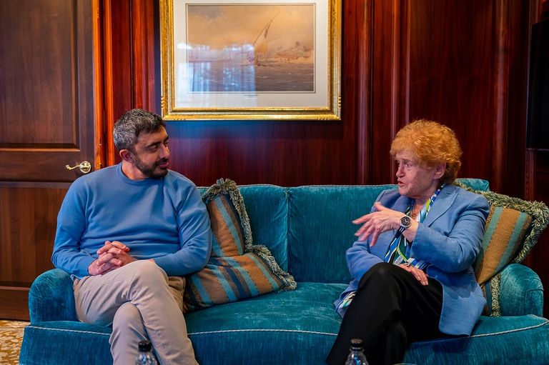 جانب من لقاء الشيخ عبدالله بن زايد آل نهيان والسيناتور بن كاردين