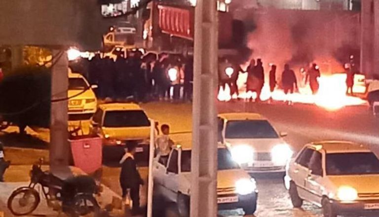 جانب من الاحتجاجات الليلية في إيران