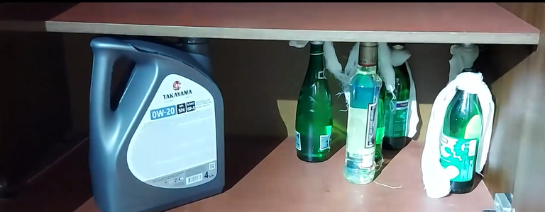 جانب من المضبوطات شخصان تم توقيفهما من السلطات الروسية