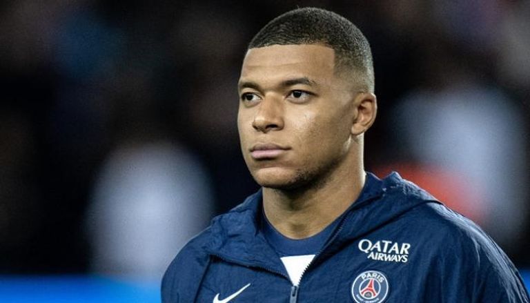 كيليان مبابي لاعب باريس سان جيرمان جوزيه مورينيو مدرب روما