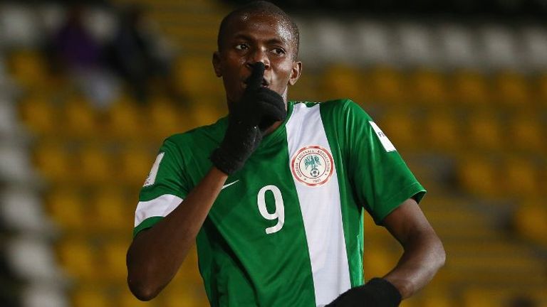 فيكتور أوسيمين مهاجم نابولي الإيطالي