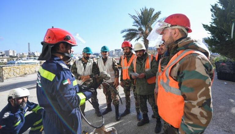 فريق الإمارات للبحث والإنقاذ يبدأ مهمته في سوريا 