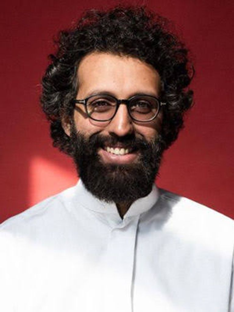 الفنان خالد يسلم