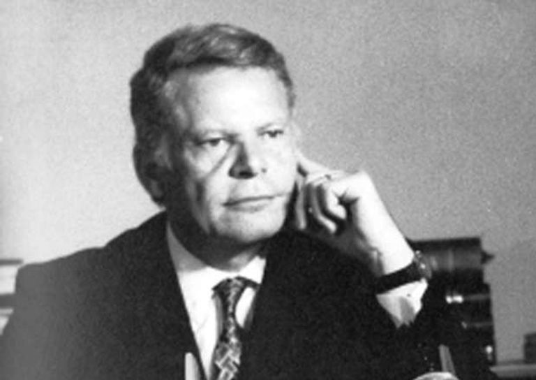 الأديب المصري يوسف السباعي