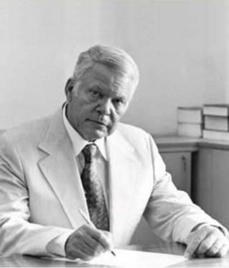 الأديب المصري يوسف السباعي