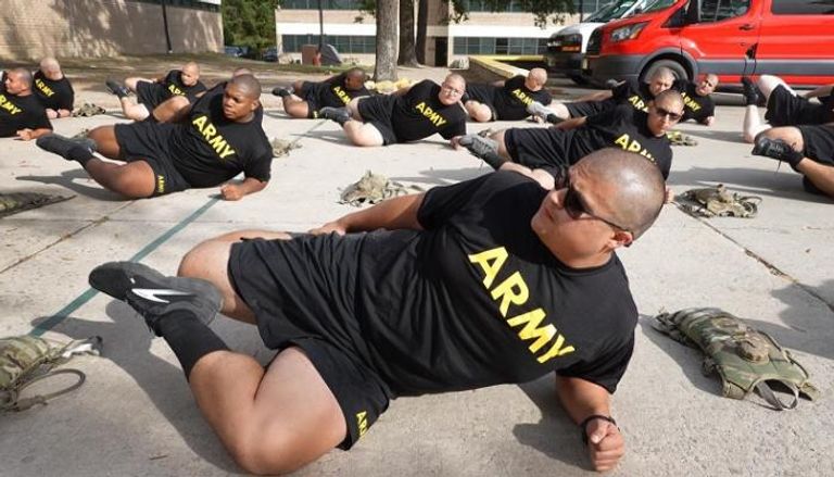جانب من تدريب جنود الجيش الأمريكي للياقة البدنية