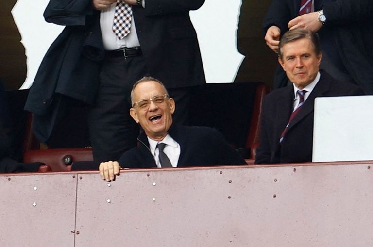 توم هانكس في مباراة أستون فيلا وأرسنال توم هانكس في مباراة أستون فيلا وأرسنال