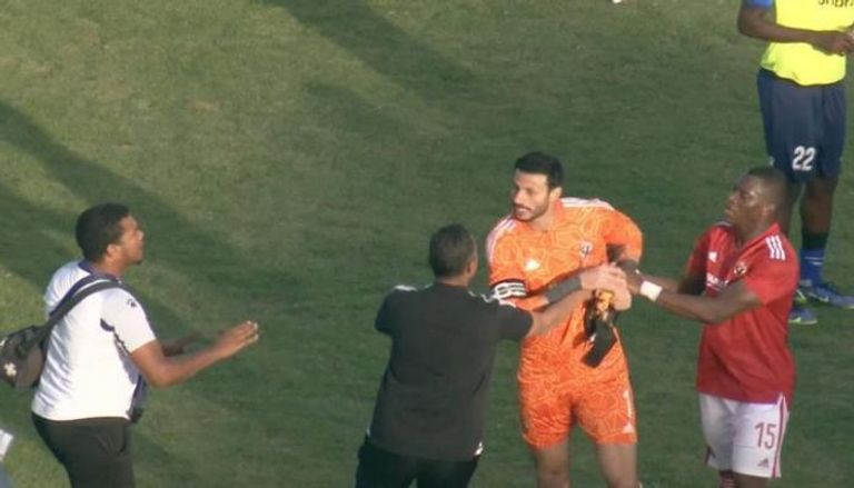 محمد الشناوي في مباراة الهلال والأهلي