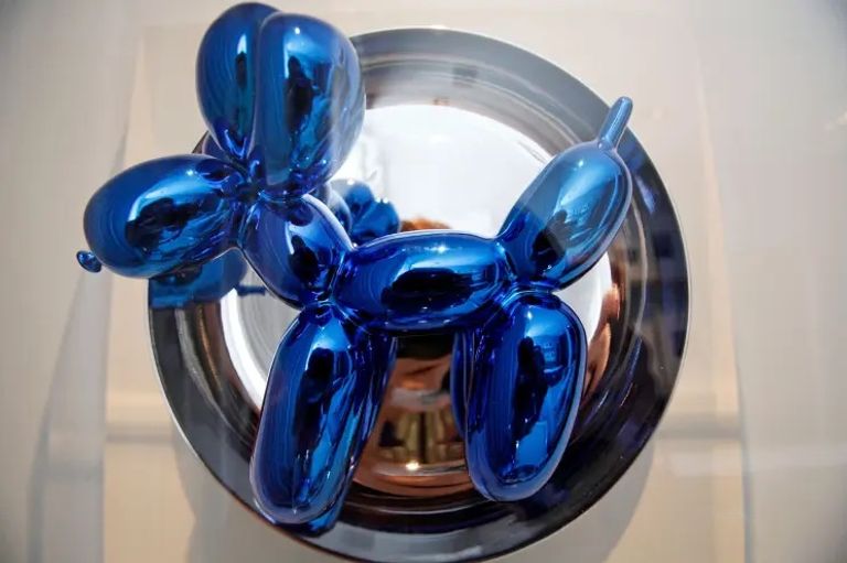 المنحوتة بعد كسرها