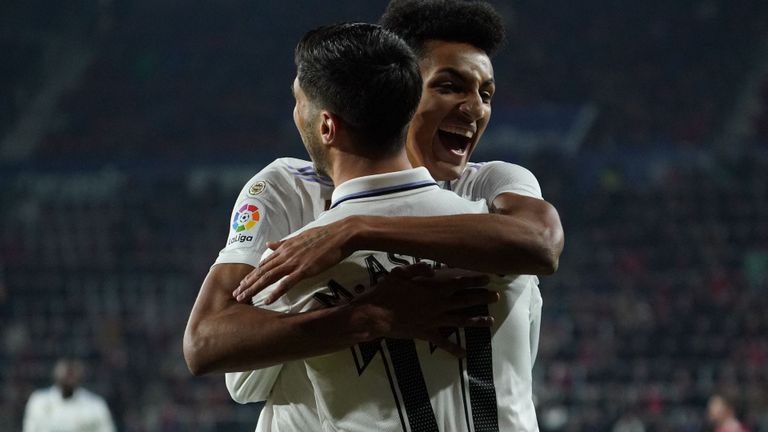 ألفارو يحتفل بتمريرته الحاسمة ألفارو رودريجيز