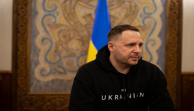 أندريه يرماك أكبر مساعدي زيلينسكي زيلينسكي داخل المخبأ المعروف باسم