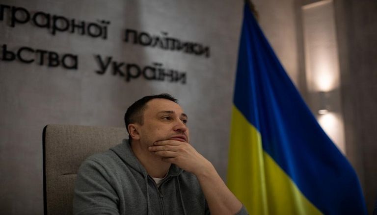 ميكولايف سولسكي وزير الزراعة الأوكراني زيلينسكي داخل المخبأ المعروف باسم