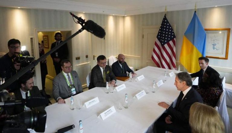 جانب من لقاء وزيري خارجية أمريكا وأوكرانيا على هامش مؤتمر ميونخ