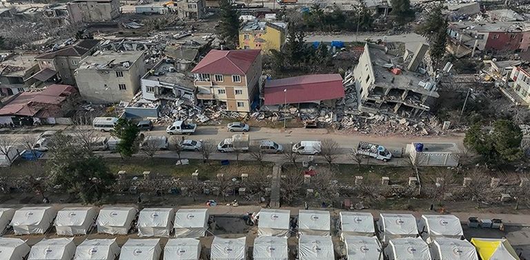 عمليات البحث والإنقاذ توقفت في معظم مناطق الزلزال