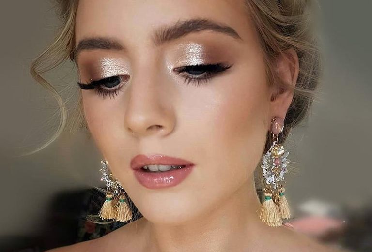 ظلال الجفون تتلألأ ببريق النحاسي