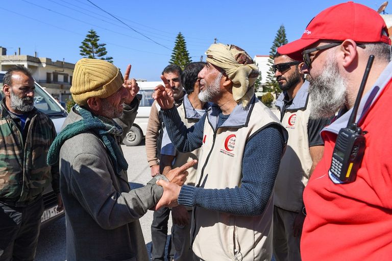 الهلال الأحمر الإماراتي يواصل توزيع المساعدات على متضرري زلزال سوريا