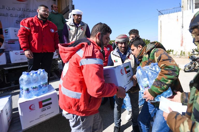 الهلال الأحمر الإماراتي يواصل توزيع المساعدات على متضرري زلزال سوريا