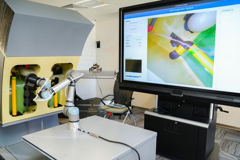 متدربون إماراتيون في لوكهيد مارتن