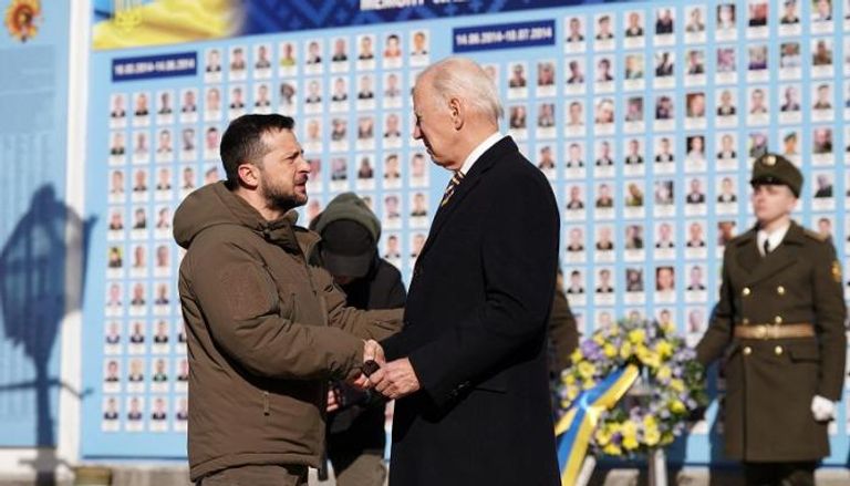 صورة لأول ظهور للرئيس الأمريكي في كييف رفقة نظيره الأوكراني