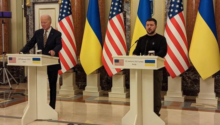 الرئيس الأمريكي جو بايدن ونظيره الأوكراني فلوديمير زيلنسكي- رويترز