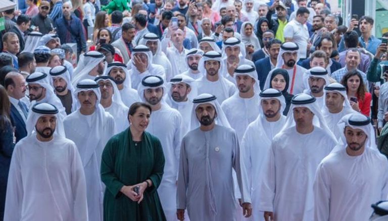 الشيخ محمد بن راشد آل مكتوم خلال زيارته معرض جلفود 2023