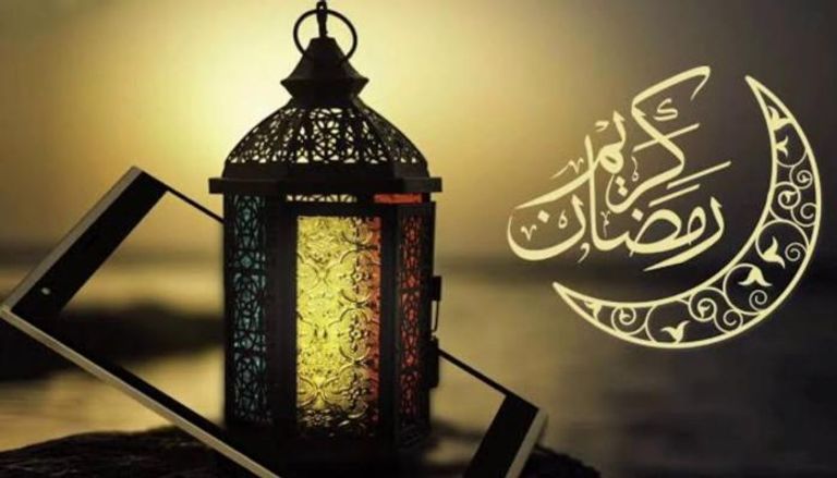 فانونس وهلال - تعبيرية عن شهر رمضان المبارك