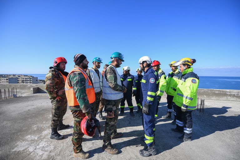 فريق الإمارات للبحث والإنقاذ يواصل مهمته في سوريا