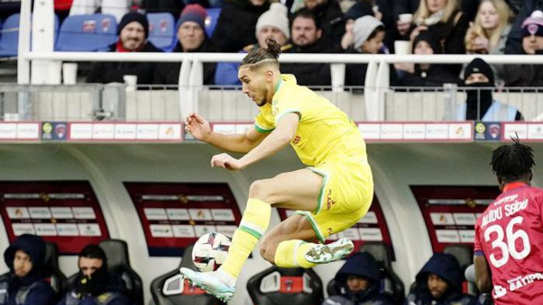 جعوان حاجم مدافع نانت الفرنسي جمال بلماضي مدرب منتحب الجزائر