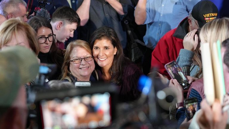 نيكي هايلي المرشحة في الانتخابات التمهيدية للرئاسة الأمريكية بالحزب الجمهوري